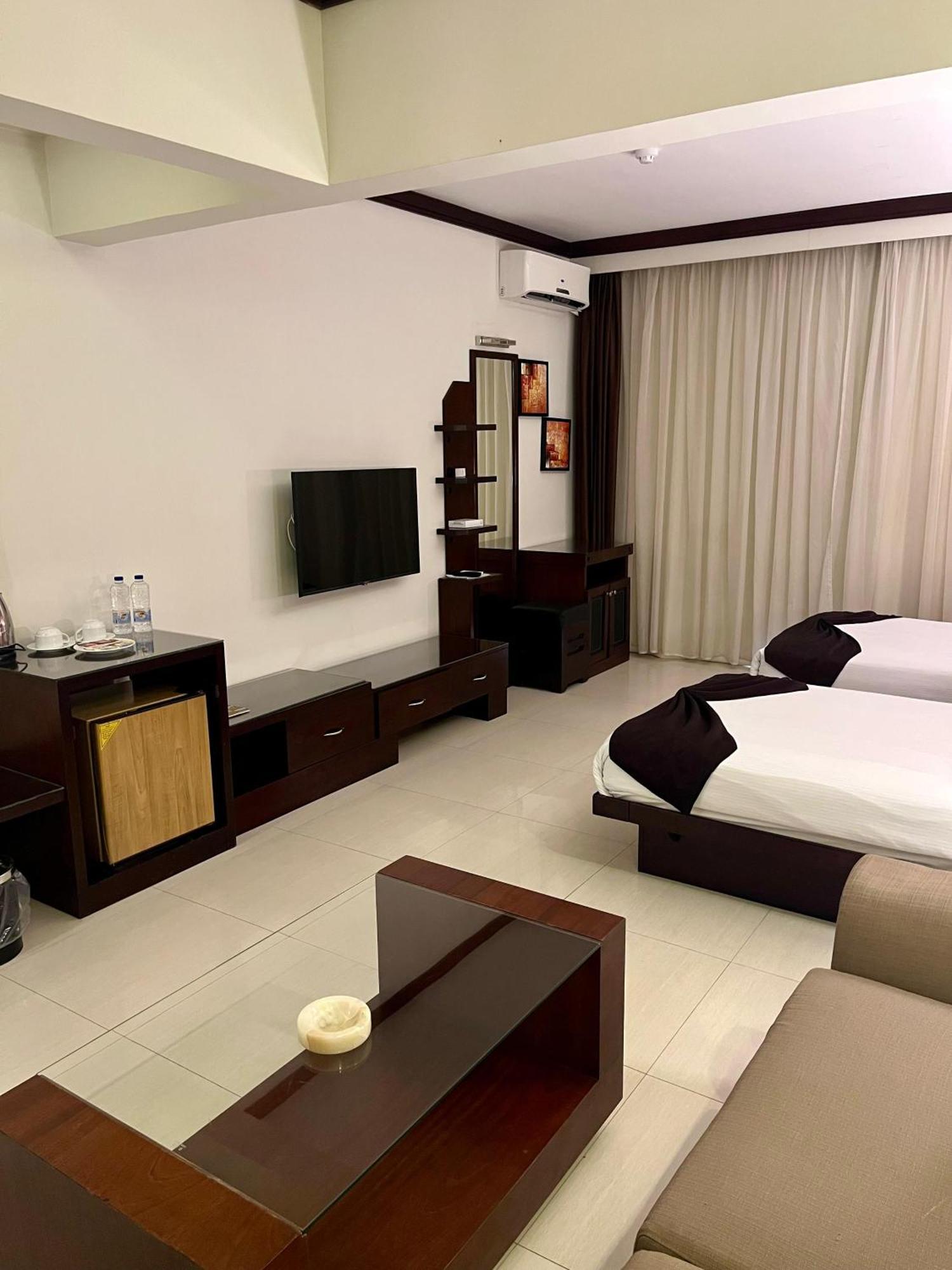 Panacea Suites Hotel Borg El Arab Luaran gambar